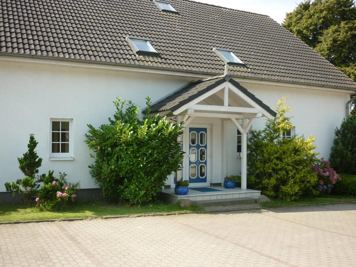 Pension Zum Leuchtturm Bastorf Exterior photo