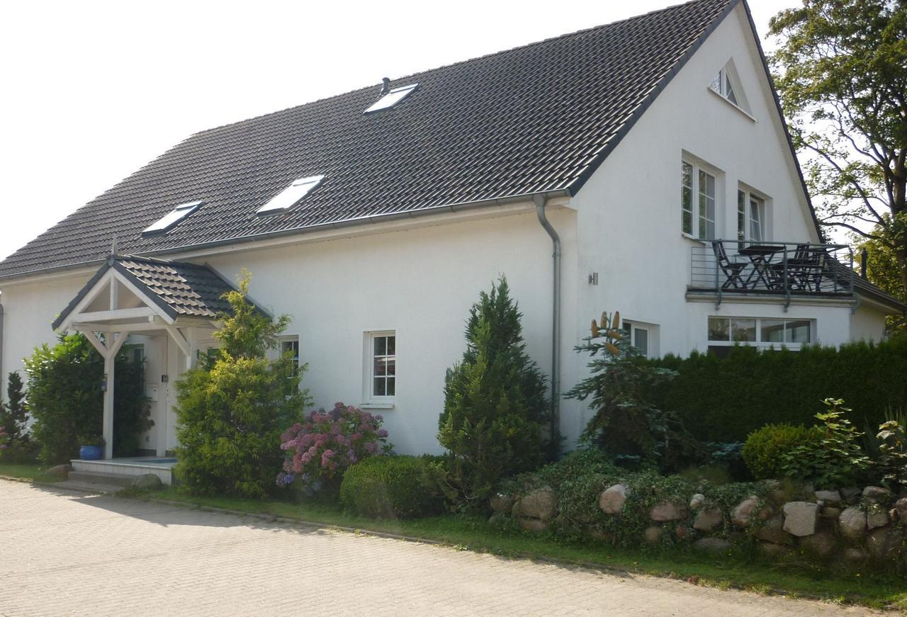 Pension Zum Leuchtturm Bastorf Exterior photo